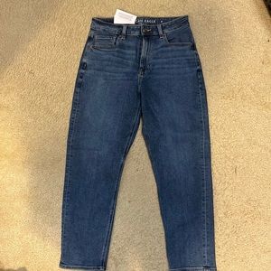 American Eagle mom Jean size 6 short NWT